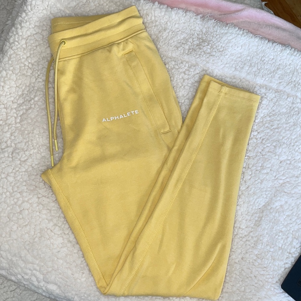 Alphalete essential jogger